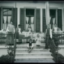 Pflegerinnen und Kinder, Kinderkurheim im Ägerital, ca. 1908. Bild: Fotostudio Bürgi. Quelle: Staatsarchiv Zug, P 132